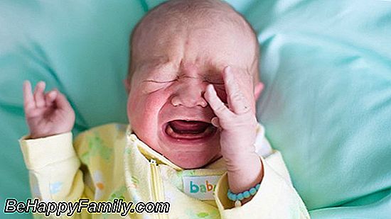 Wie man mit dem Weinen des Babys fertig wird