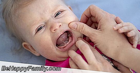 Πώς να αντιμετωπίσετε τα πρώτα δόντια του μωρού