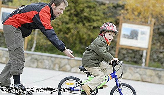 Consejos para enseñar a los niños a andar en bicicleta