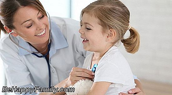 Du médecin, préparez les enfants pour un examen médical