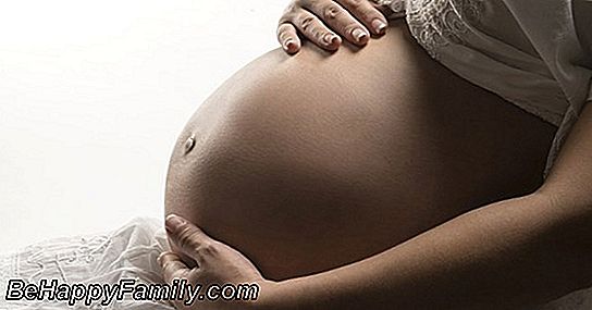 Enflure des mains et des pieds pendant la grossesse: remèdes et conseils