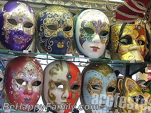 A karneváli maszkok szülőkkel történő megteremtése a gyermekek számára jó