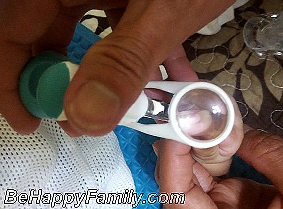 Bagaimana cara memotong kuku bayi yang baru lahir